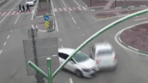 Karlı Havadaki Kazalar MOBESE Kameralarına Yansıdı