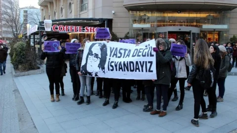 Lise Öğrencileri Özgecan İçin Yürüdü