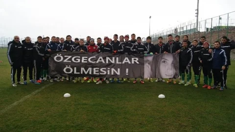 Şanlıurfaspor 'özgecan' Pankartı İle Antrenmana Başladı