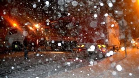 Kayan Tir'ın Altında Kaldı