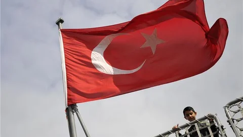 Koruma altındaki çocuklar donanmayla tanıştı