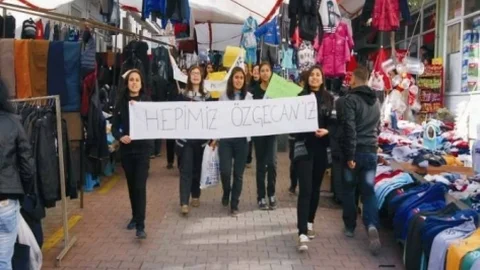 Liseli Kızlar Pazar Yerinde Özgecan Cinayetini Protesto Etti