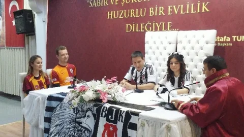 Beşiktaş Aşkı Nikah Masasına Da Yansıdı