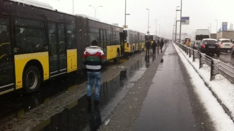 (Özel Haber) Metrobüs Yolu Yaya Yoluna Döndü
