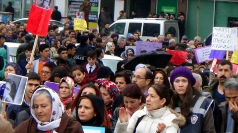 Özgecan Yürüyüşüne Kadın Polisler Destek Verdi