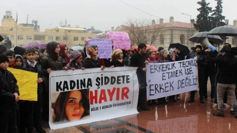 Kilis'te Öğrenciler Özgecan İçin Yürüdü