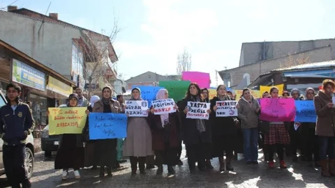 Bulanık'ta ‘Özgecan' Eylemi