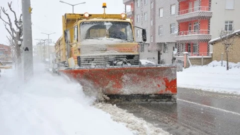 Karaman Belediyesi'nden Kar Mücadelesi