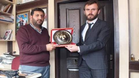 Genç Memur-Sen'den İHA Muhabiri Murat Çankaya'ya Plaket...