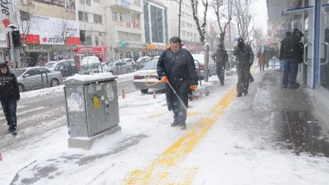 Kaldırımlarda Buzlanmaya Karşı Solüsyon