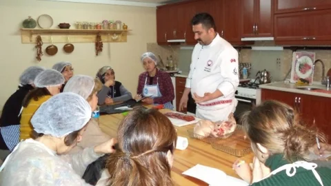 Esmek'in Et Yemekleri Kursu Tamamlandı