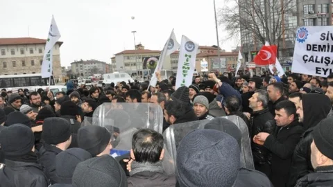 Sivas'ta Eylemlerini Sürdüren İşçilere Polis Müdahale Etti