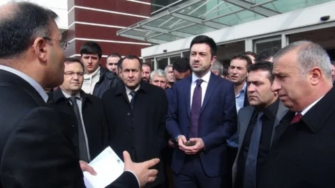 Esnaflar AVM'nin Elektriklerinin Kesmesine İzin Vermedi