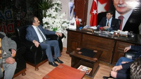 MKYK Üyesi Prof. Dr. Akın Diyarbakır Milletvekilliği Aday Adaylığı İçin Başvuru Yaptı