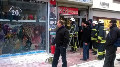 Bir Dükkanda Çıkan Yangın Esnafı Korkuttu