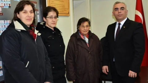 Emekli Öğretmen 107 Bin Lirasını Dolandırıcılara Kaptırmaktan Son Anda Polis Tarafından Kurtarıldı