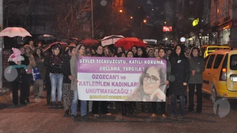 Kadınlar Özgecan İçin Yürüdü
