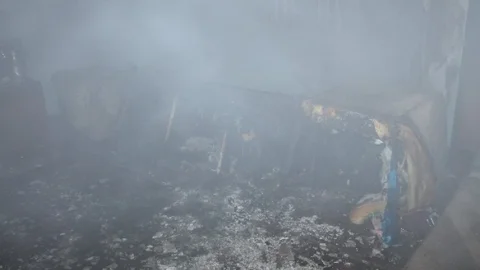 Eşi İçerideyken Kocası Evi Ateşe Verdi