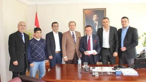 Sökeli Kuyumculardan Fakülteye 16 Bin Tl Bağış