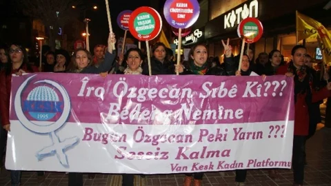 Van'da Meşaleli Yürüyüş
