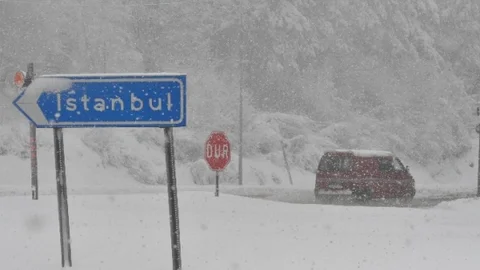 Bolu Dağı'nda Kar Yağışı Devam Ediyor