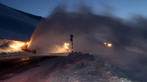 Vali Deniz'den Karla Mücadele Ekiplerine Baklava İkramı