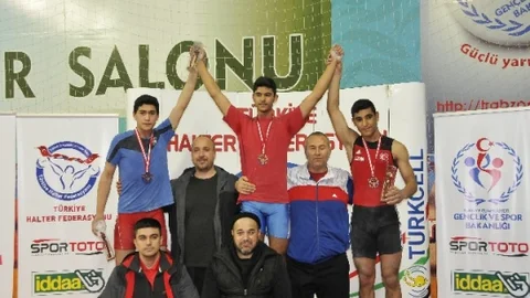 Vanlı Halterci Türkiye Üçüncüsü Oldu
