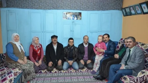 Çocukların Yarınları İçin Çalışıyorlar