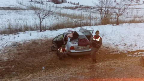 Konya'da Otomobil İle Kamyon Çarpıştı 5 Yaralı