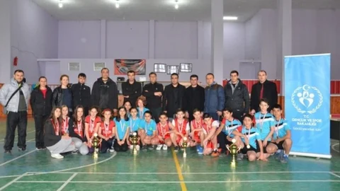 Yıldızlar Badminton Müsabakaları Sona Erdi