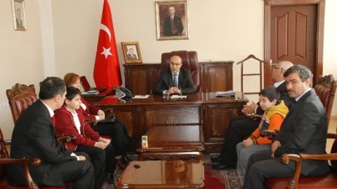 Satranç Şampiyonlarından Vali Demirtaş'a Ziyaret