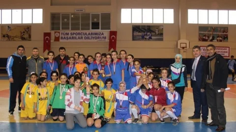 Yıldızlar Bay Bayan Futsal Müsabakaları Sona Erdi