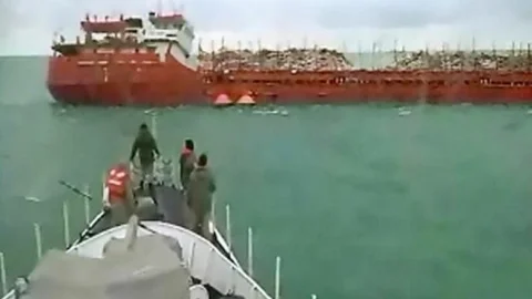 Sinop Açıklarında Yan Yatan Gemideki Mürettebat Kurtarıldı