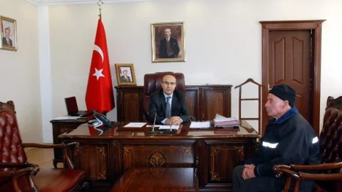 Vali Demirtaş'a Olan Sevgisini Şiire Döktü