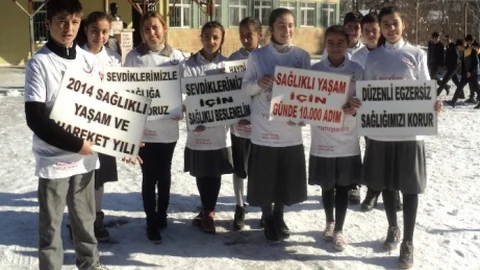 Kargı'da Öğrenci Ve Kursiyerler Sağlıklı Yaşam İçin Yürüdü