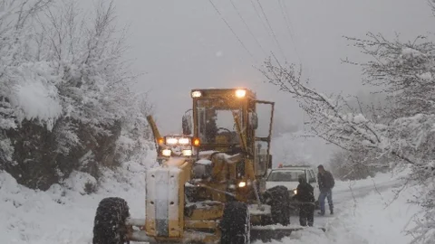 Zonguldak'ta 48 Köy Yolu Kapalı Ekipler Açmak İçin Çalışıyor