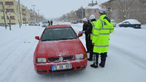 Karaman'da Sürücülere Karlı Havada Sürüş Tekniklerini Anlatan Broşür