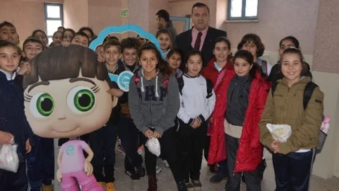 Mersin'de ''Enerji Çocuk Naz'' Tiyatrosu Gösterisi Yapıldı