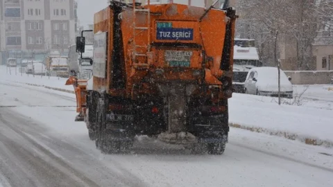 Aksaray Belediyesi Kar İle Mücadele Ediyor