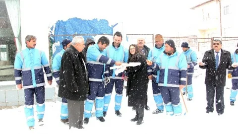 Yahyalı Belediyesinden Karla Mücadele Ekiplerine Baklava İkramı