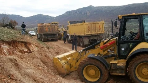 Diyarbakır'da Yol Bakım Ve Onarım Çalışmalarında Ağırlık Kırsala Verildi
