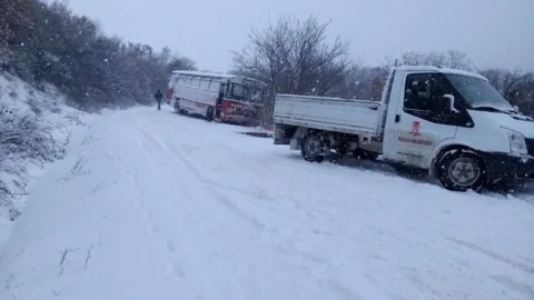 Cenazeye Giden Otobüsü Şarampole Uçmaktan Son Anda Kurtuldu
