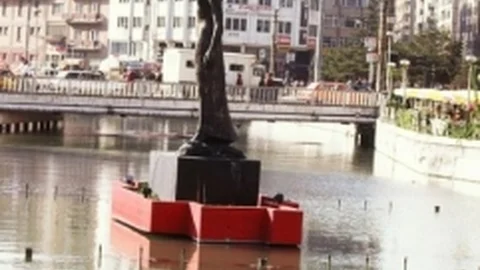 Eskişehir'in 'karakız' Heykeli Restore Ediliyor