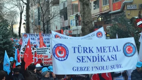 İşçiler Kıdem Tazminatı İçin Yürüdü