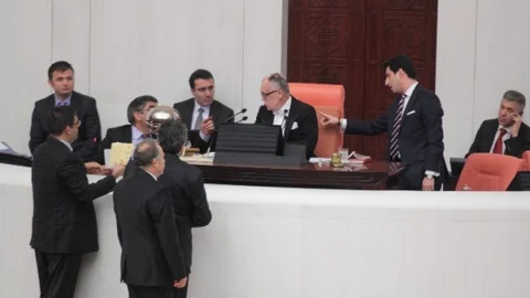 Genel Kurulda Katip Üye Tartışması
