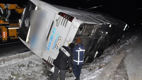 Otobüs Refüje Devrildi 7 Yaralı