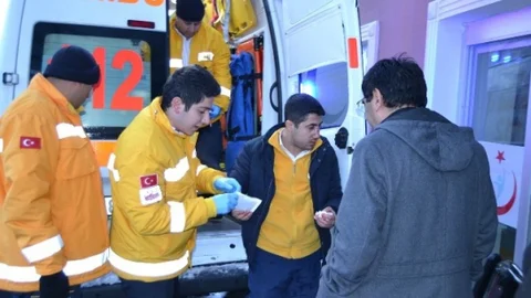 Görevden Dönen Ambulans Kaza Yaptı 1 Yaralı