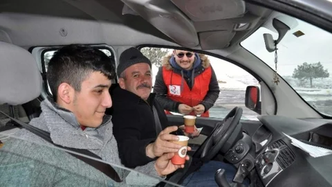 Kızılay Sürücülere Çorba Dağıttı