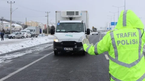 Kütahya'nın Bağlantı Yolları 22 Saat Sonra Normale Döndü