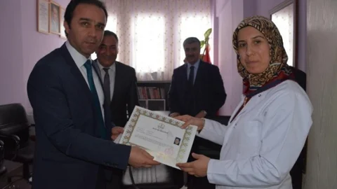 Kaymakam Erkan'dan Öğretmenlere Başarı Belgesi